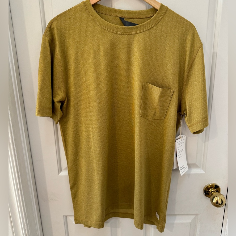NWT Vuori Men’s Tradewind Tee -  Size Large